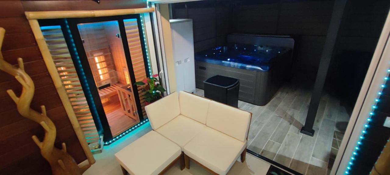La Kaz Rhumantique Sauna And Spa Privatif La Rivière-Saint-Sauveur Buitenkant foto